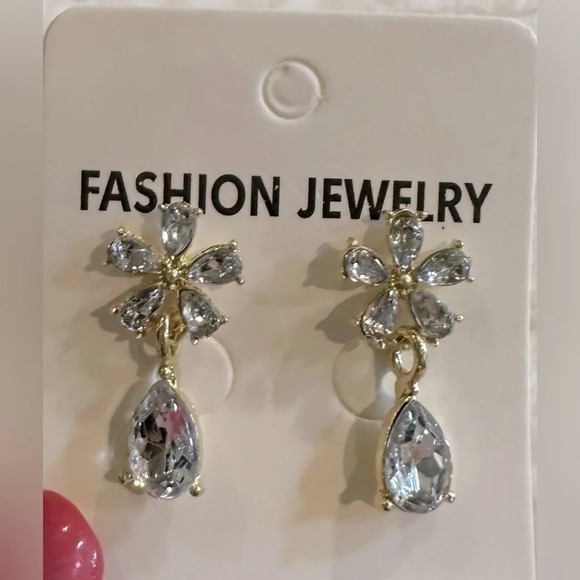 Rhinestone drop earring - goldtone new in package. - Picture 2 of 4